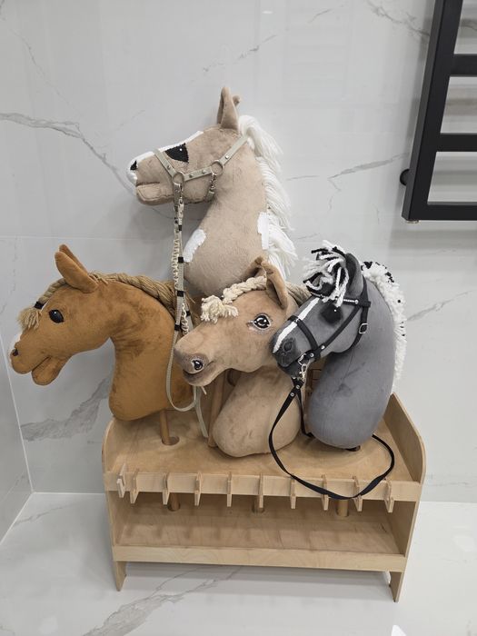 Zestaw koniki Hobby Horse + stajnia, format  A3