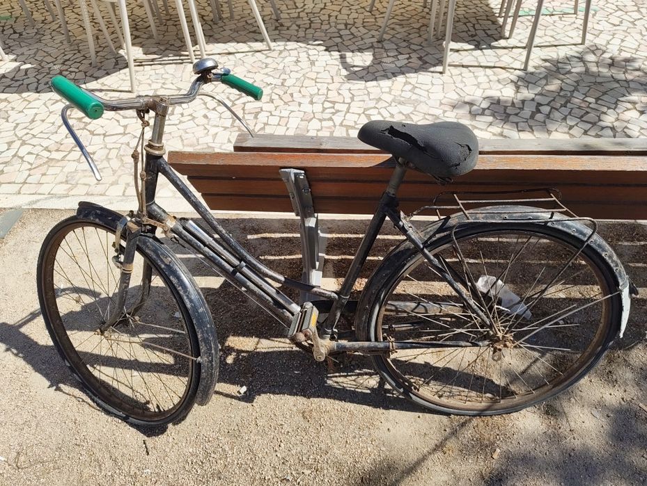 Bicicleta antiga de senhora