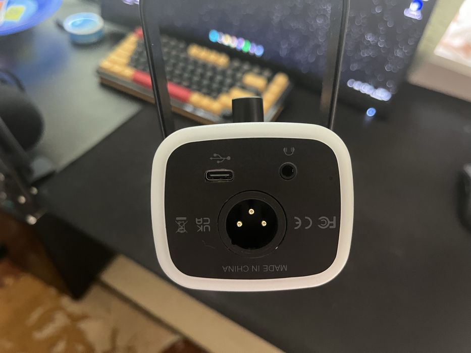 Sprzedam mikrofon Fifine AM 8 z uchwytem i oryginalnym kablem.