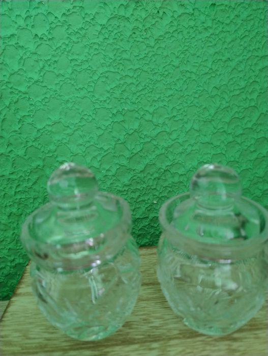 2 kryształowe dzbanuszki 9cm