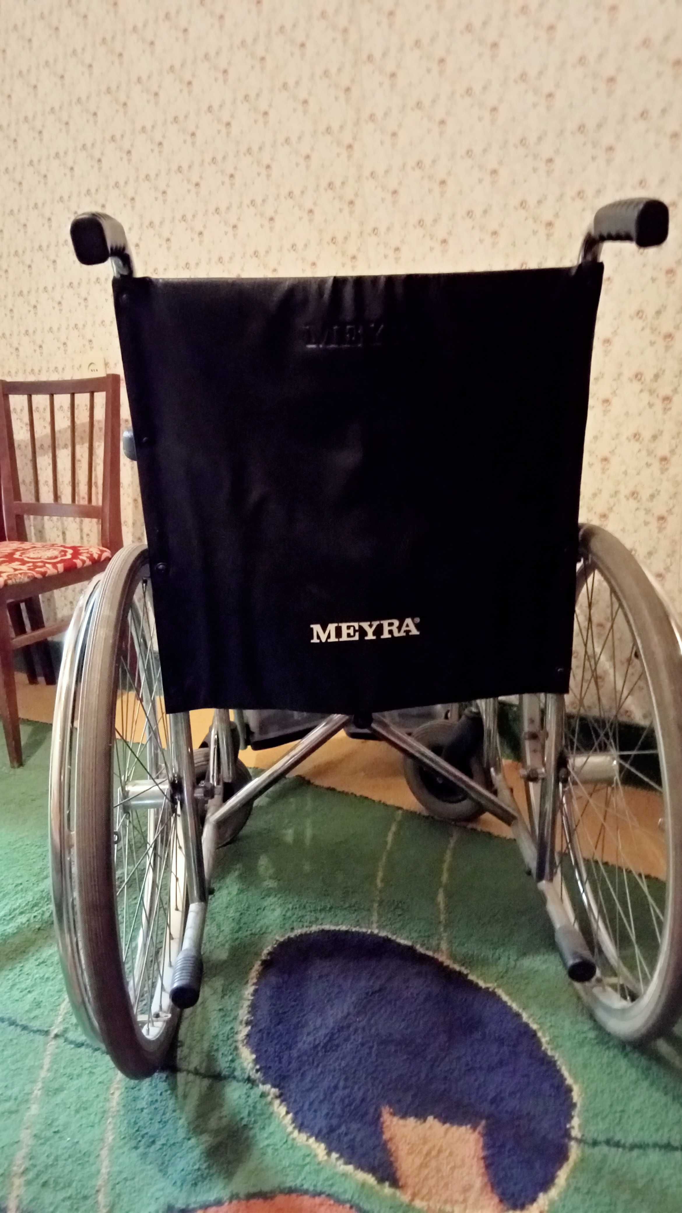 Срочно продам инвалидное  кресло --коляска .