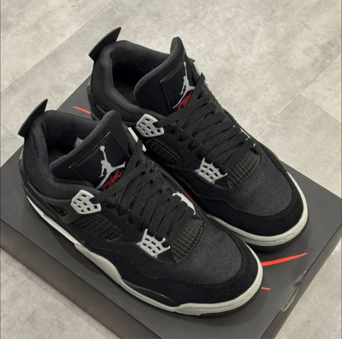 Vendo Jordan 4 black canva