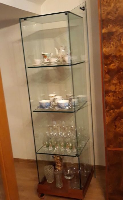 szklana witryna Calligaris