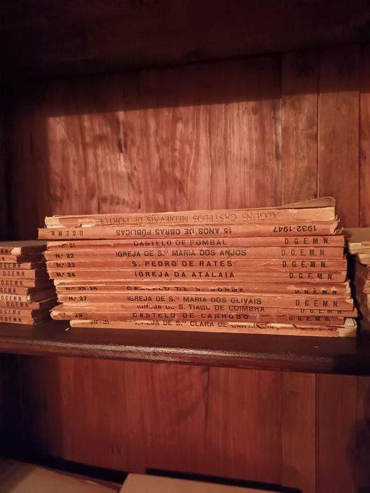 Varios fascículos desta colecção Boletim dos Edif e Monum Nacionais