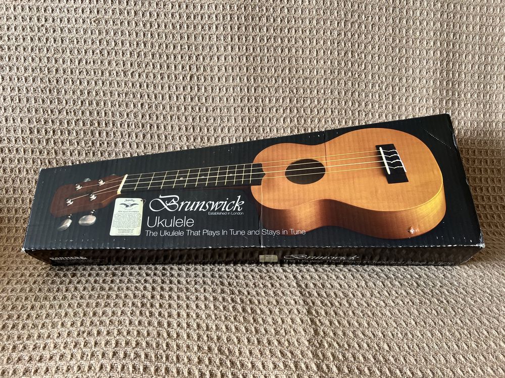 Pięknie brzmiące Ukulele Brunswick Soprano - Struny Aquila