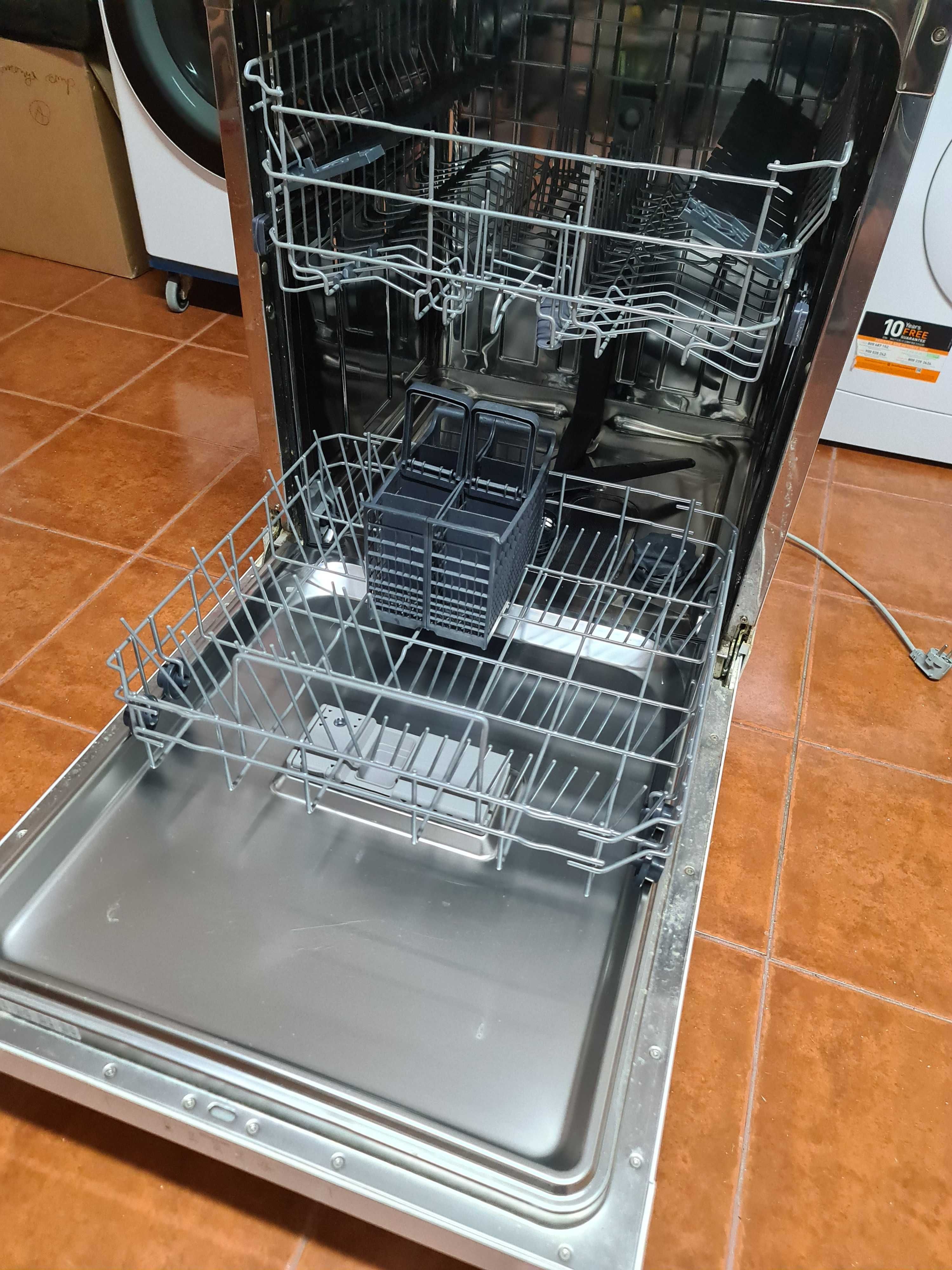 Máquina de lavar loiça Candy com garantia