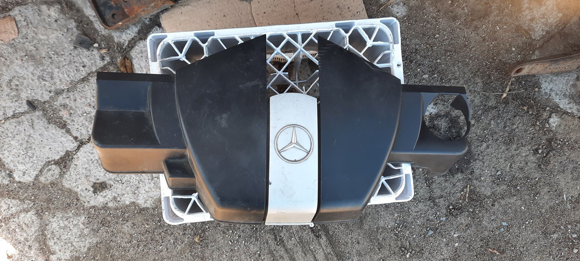 Крышка двигателя Mercedes w211 m112