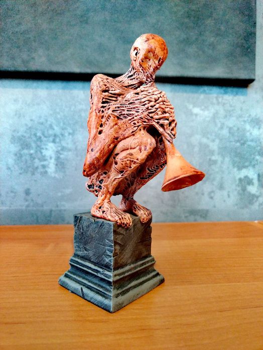 Rzeźba z obrazu Beksinskiego