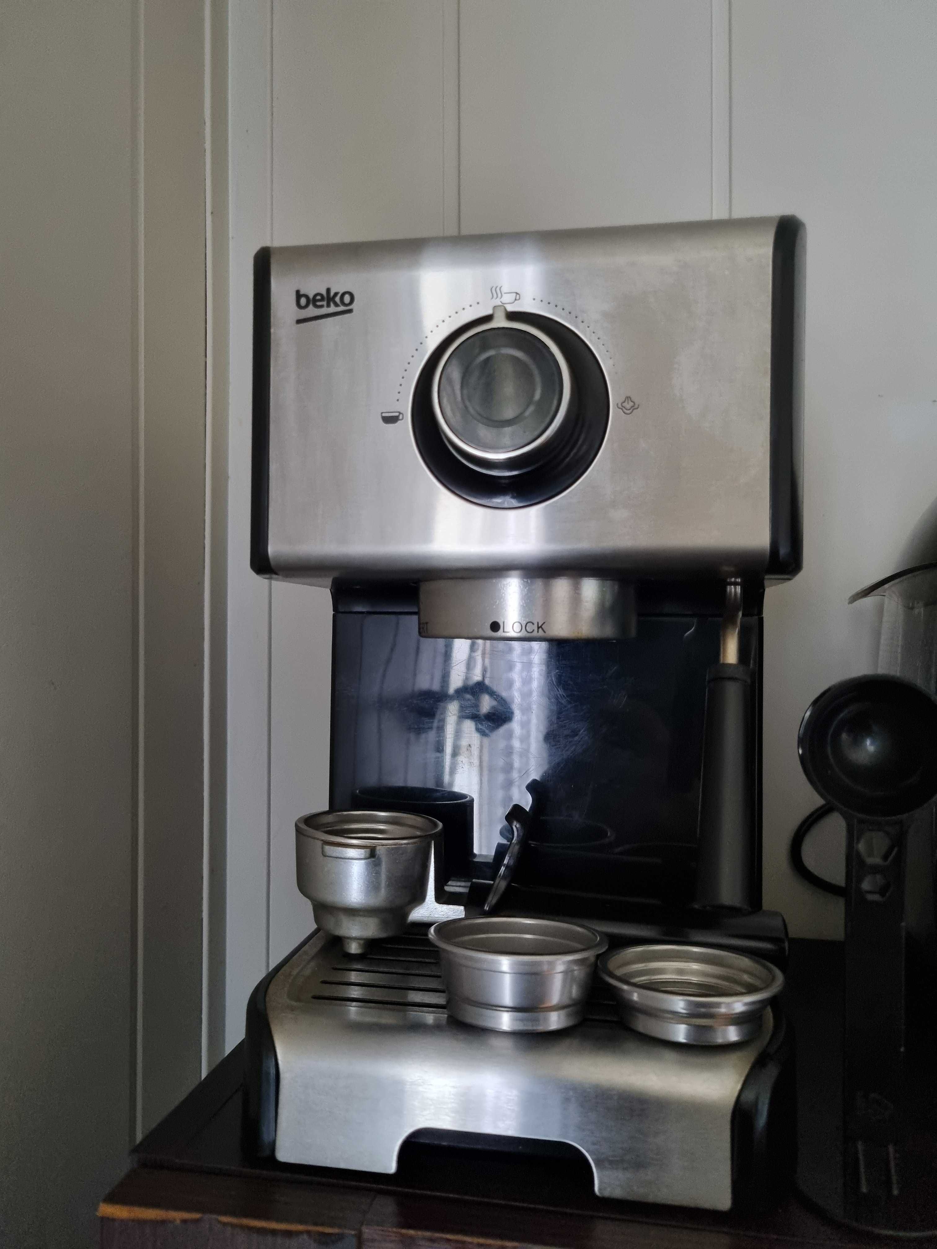 Ekspres kolbowy firmy Beko model CEP 5152B