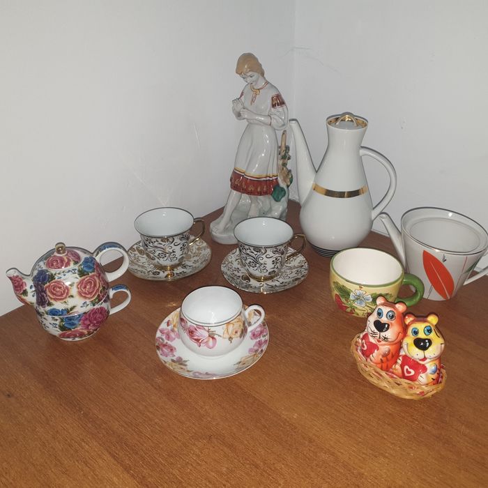 Фарфор   СССР .Сервизы Чайник, заварник, кофейник, салатник, тарелки