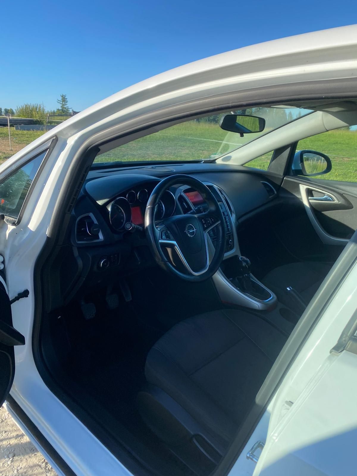 Opel Astra J 2011r. (1.4turbo)