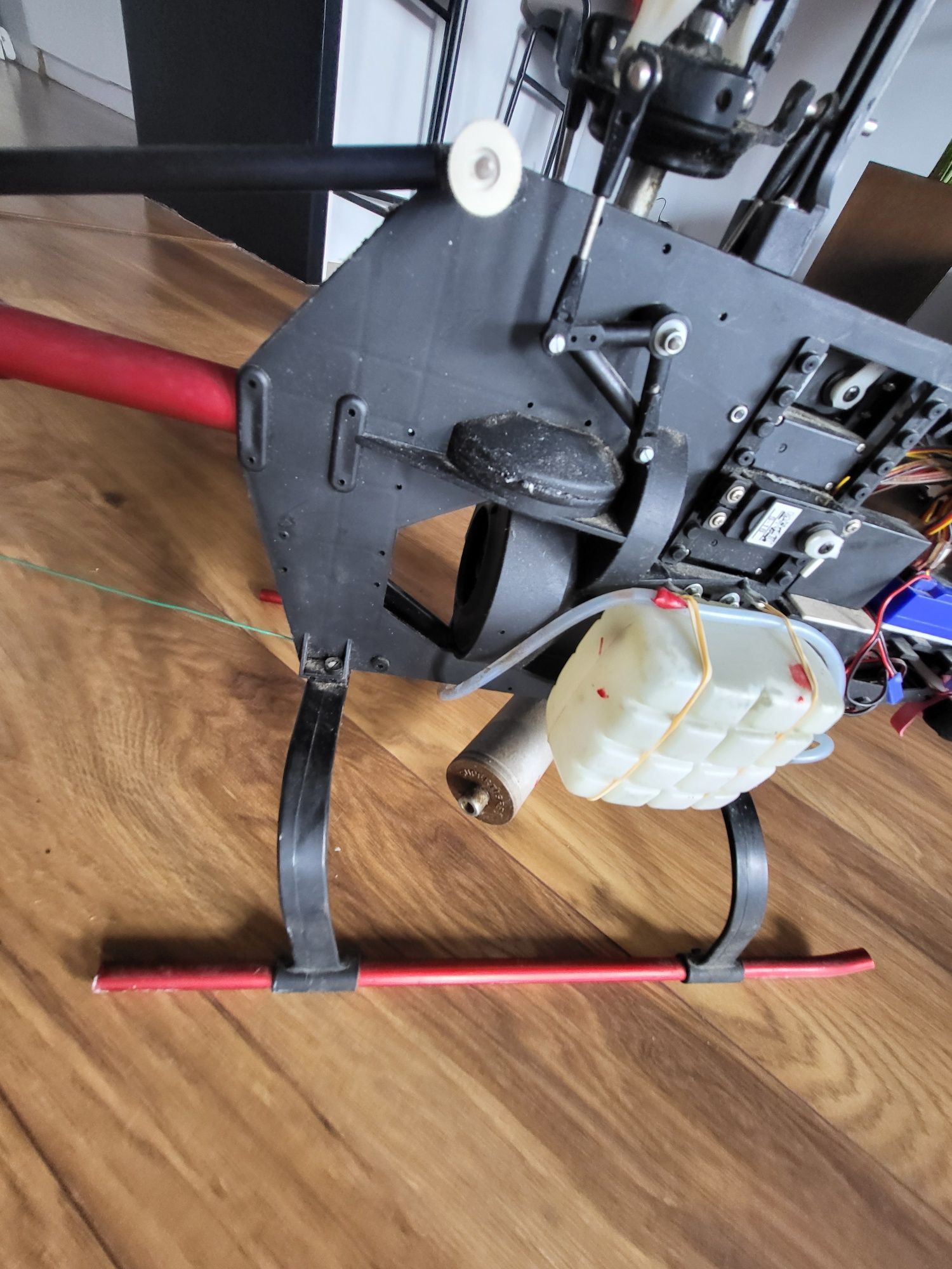 Model helikoptera RC spalinowego