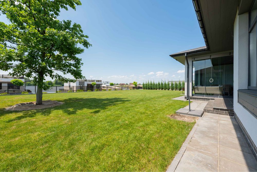 Будинок на Дніпрі, КМ «ЗОЛОЧЕ», охоронювана закрита територія