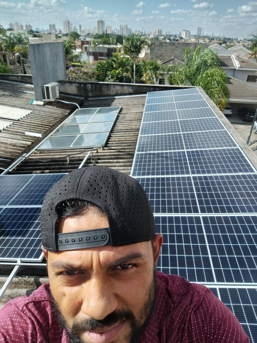 Instalador de painéis solar