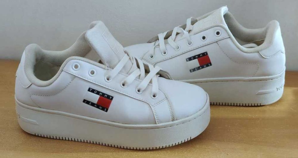 Sneakersy buty damskie Tommy Jeans białe logowane  Stan Bdb r.38