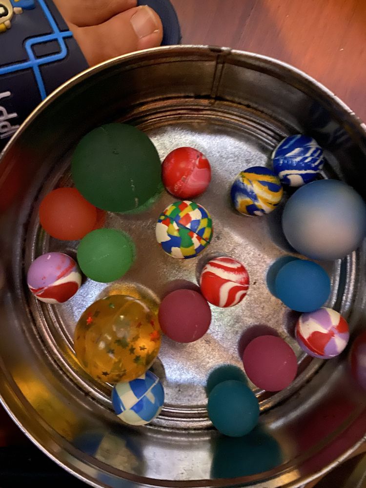 Bolas tenis e bolas saltitonas