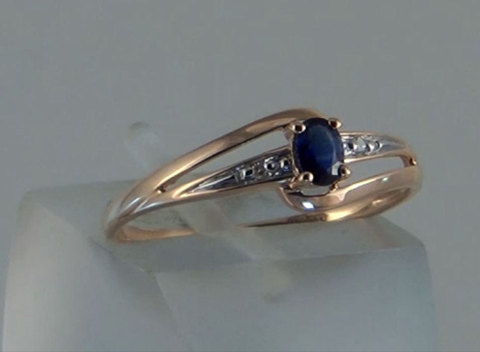 Золотое кольцо с бриллиантами и сапфиром 585 проба р.17,0