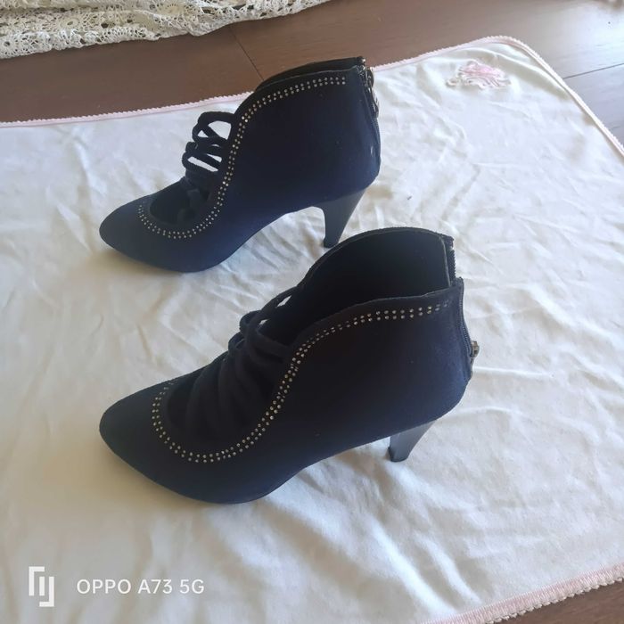 Botas e sandálias em bom estado
