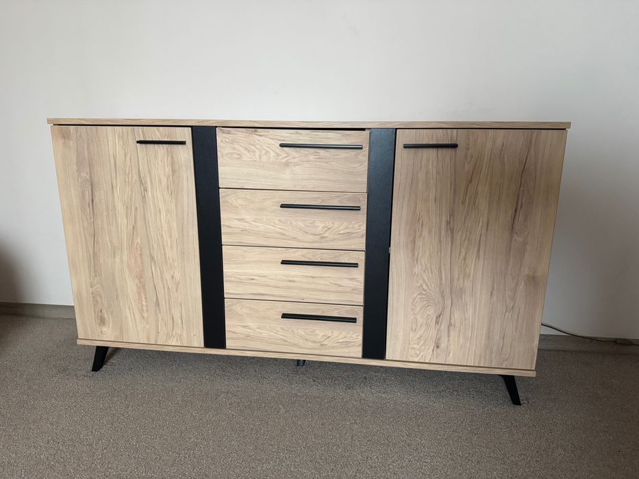 Komoda w kolorze drewna 155x90cm