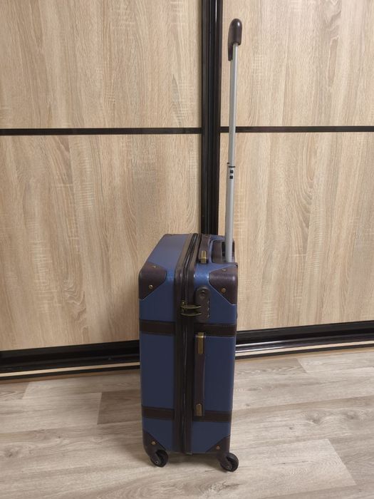 Чемодан на колесах, чемодан для путишествий, Валіза на колесах