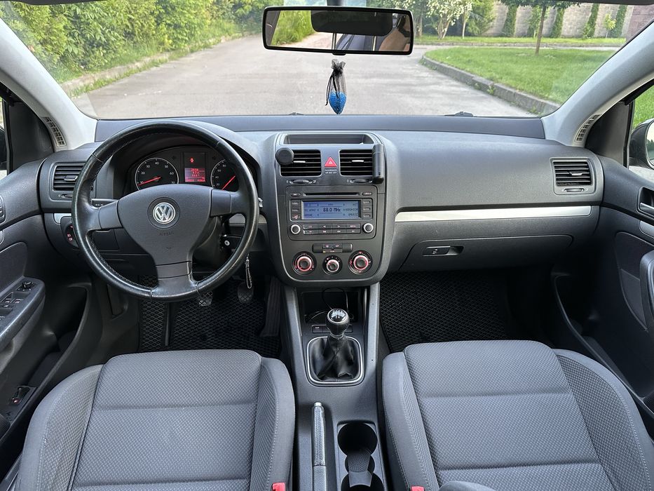 Volkswagen Golf 5 V 1.4MPI