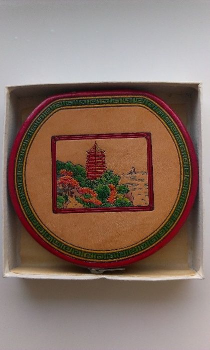 Продам  старинную китайскую женскую пудреницу