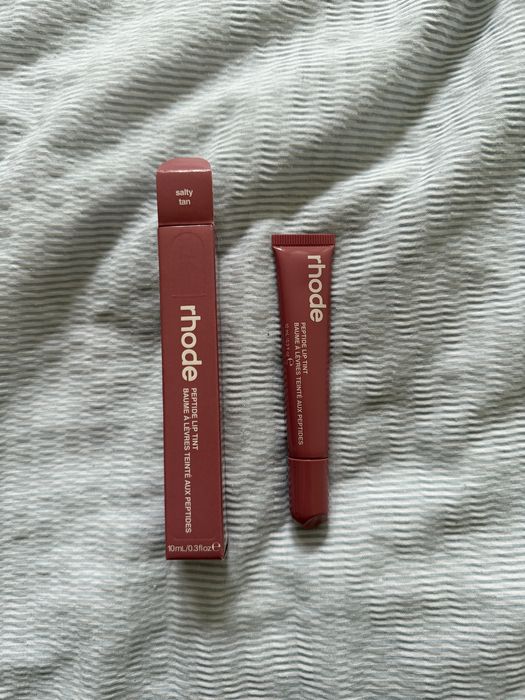 Pomadka rhode salty tan