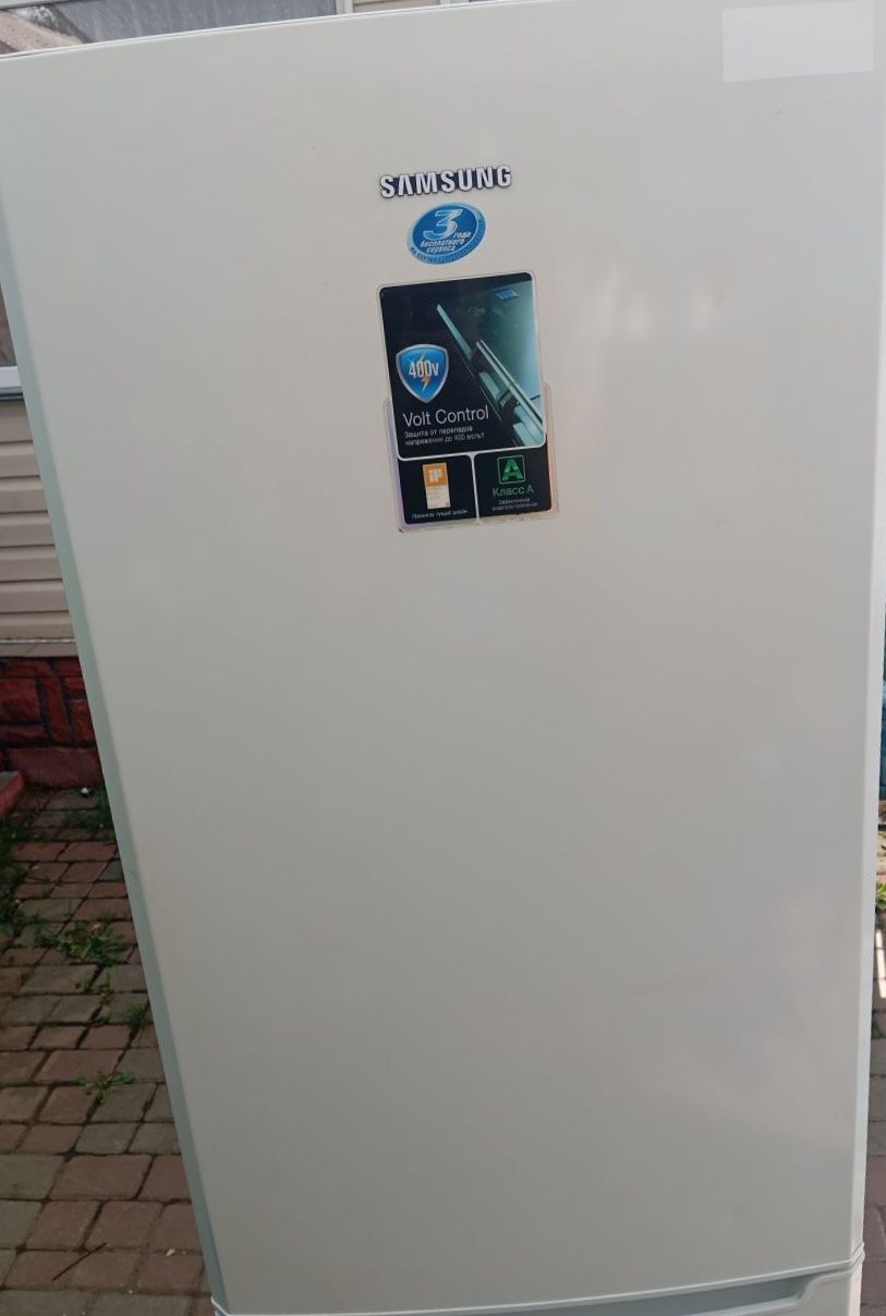 холодильник Samsung RL38SBSW