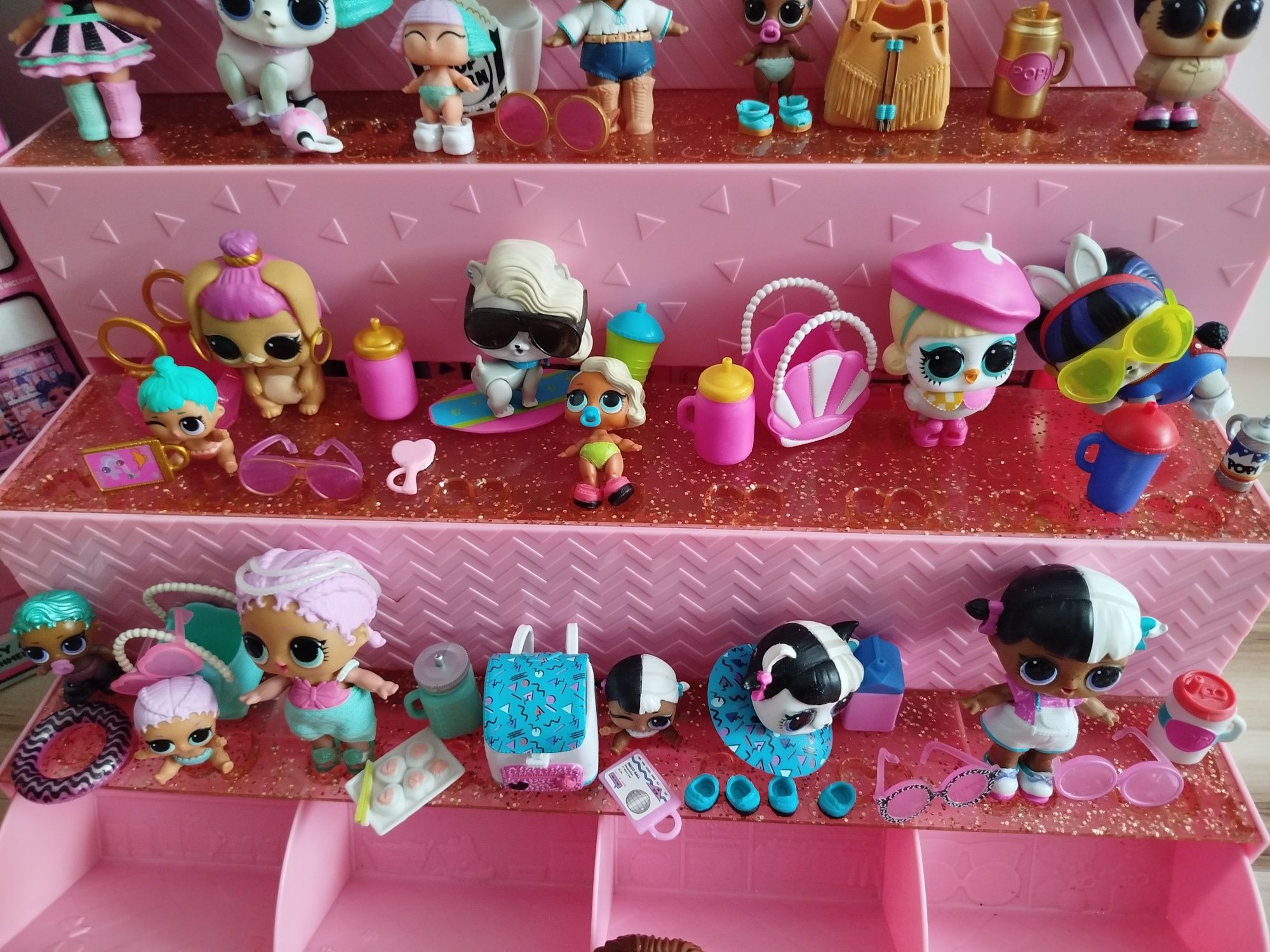Zadbane Lol surprise domek butik półka pop up i 32 lalki