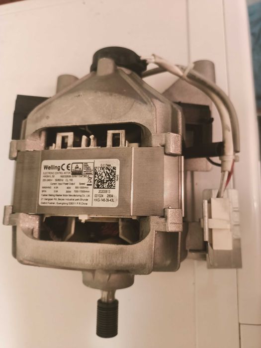 Мотор неробочий від Пральної машинки вузька WHIRLPOOL FWSF 61053 W EU