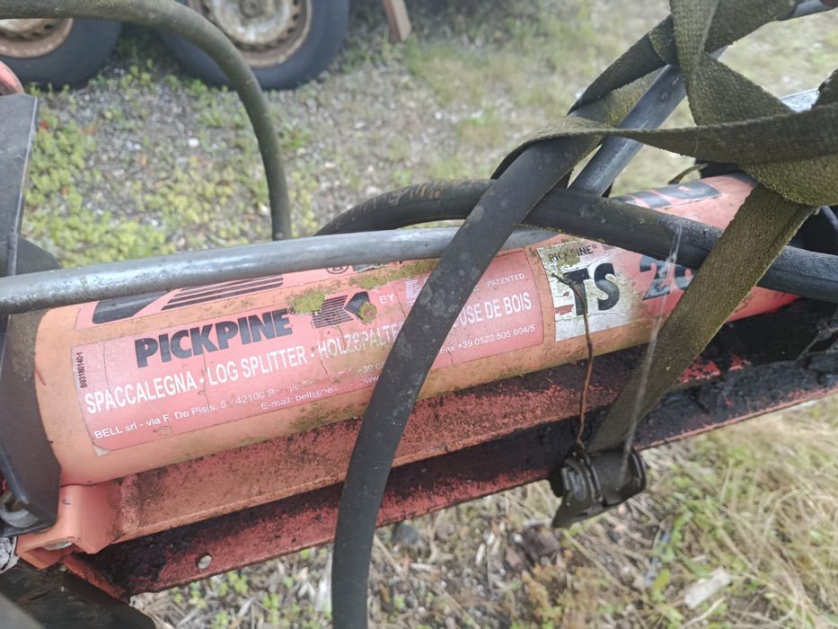 Ciągnik rolniczy Traktor z rembakiem Internacional 4-cylindrowy