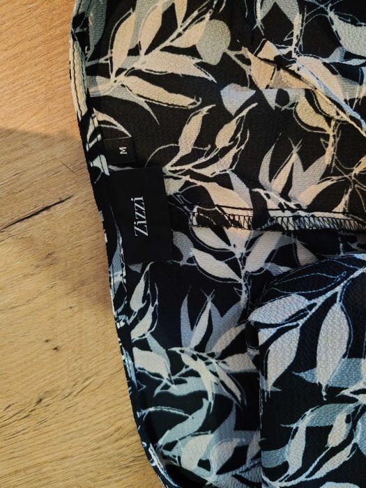 Lekka wizytowa sukienka Zizzi rozmia ok 46/48 poliester/elastan listki