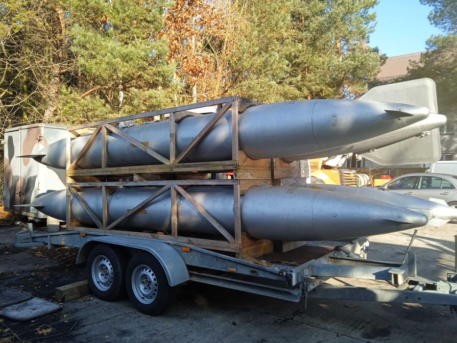 Pływak wypornościowy aluminiowy, pomost, zbiornik paliwa samolotu Su22