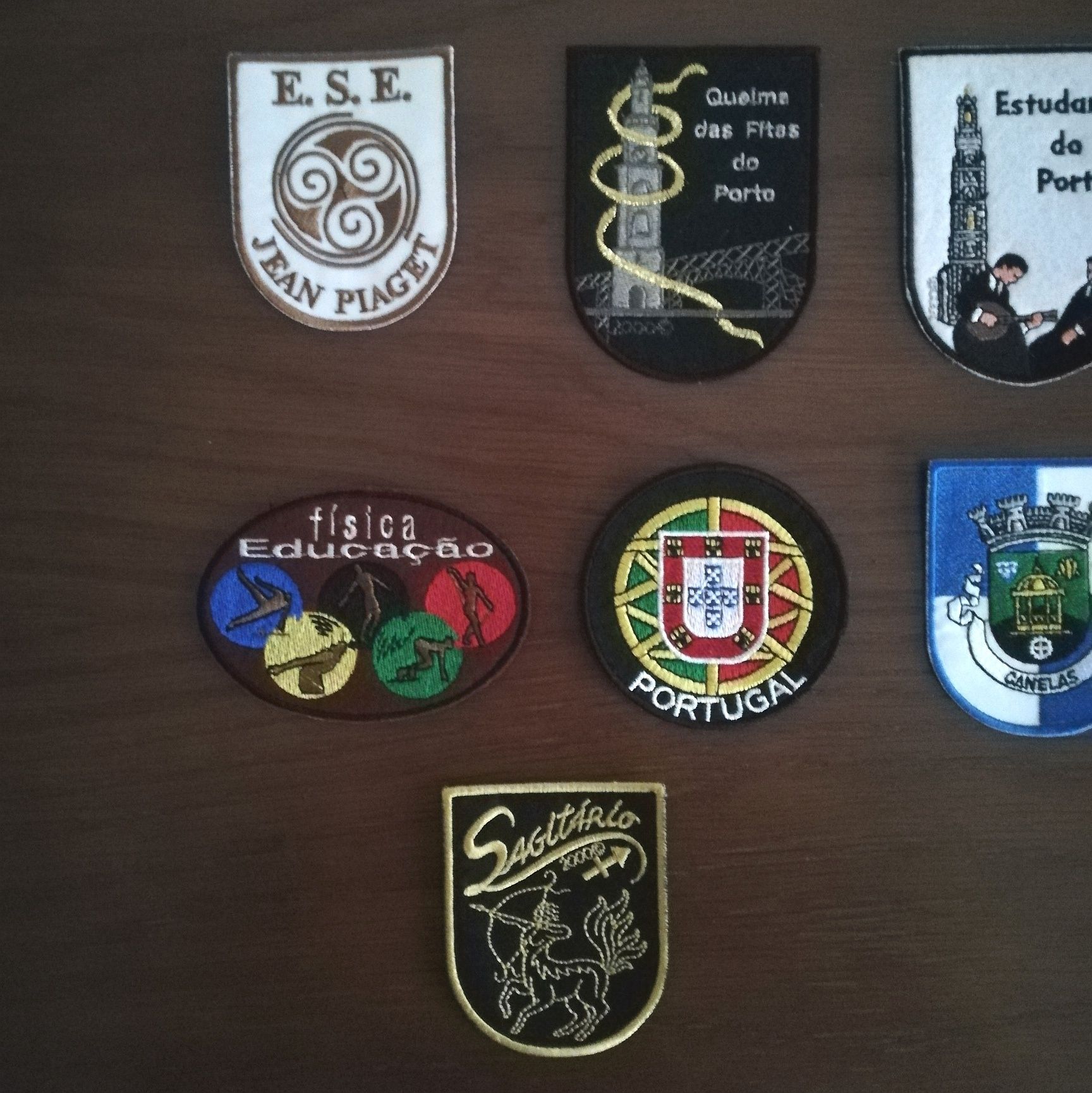 Conjunto de 9 emblemas para capa académica