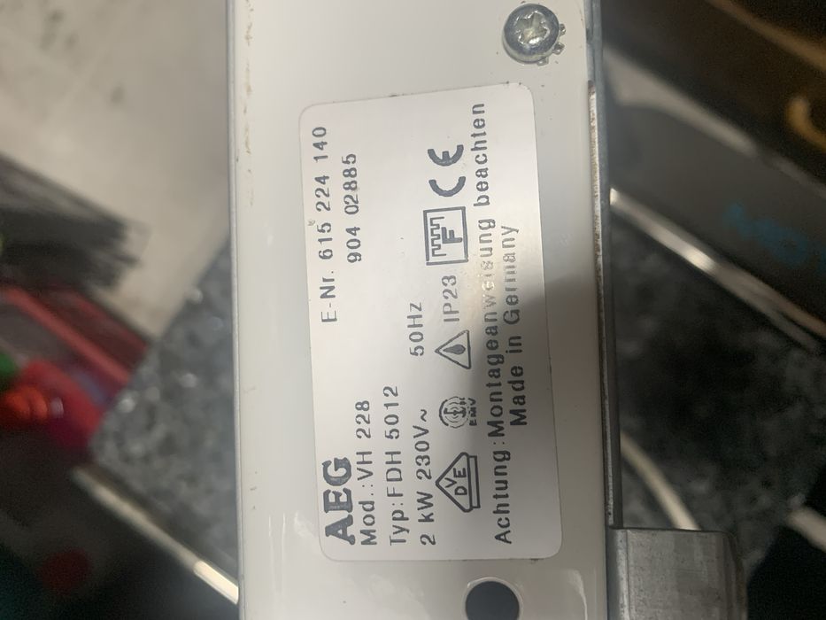 Grzejnik-termowentylator AEG.