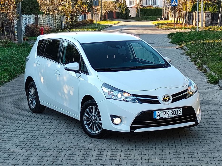 Toyota Verso 7-osobowy Asystent Pasa Led Tempomat Alufelgi Niski Przebieg