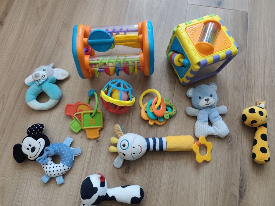 Zestaw zabawek roler dumel grzechotki kostka