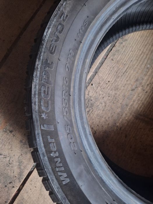 продам шини 205 55 16 Hankook evo2 . в гарному стані