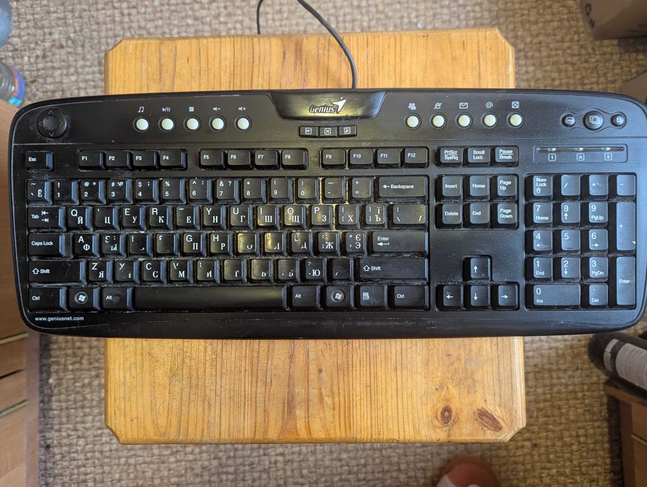 Продам клавиатуру