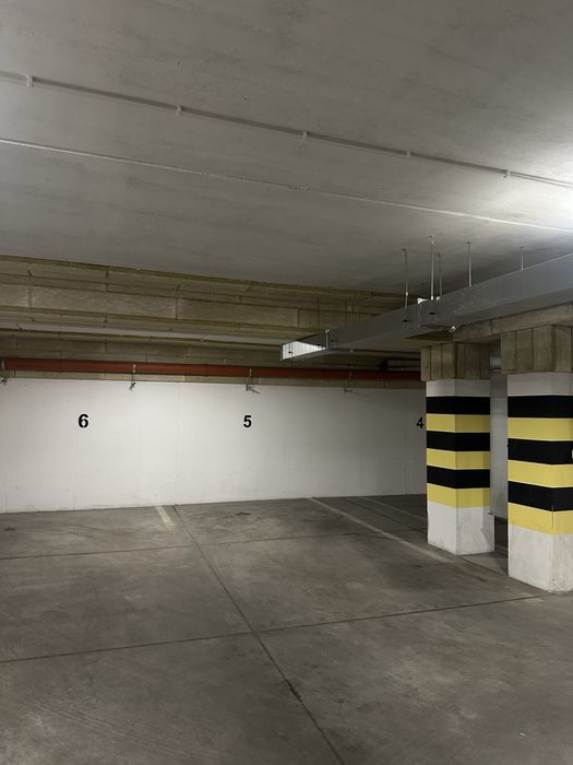 Miejsce w hali garażowej