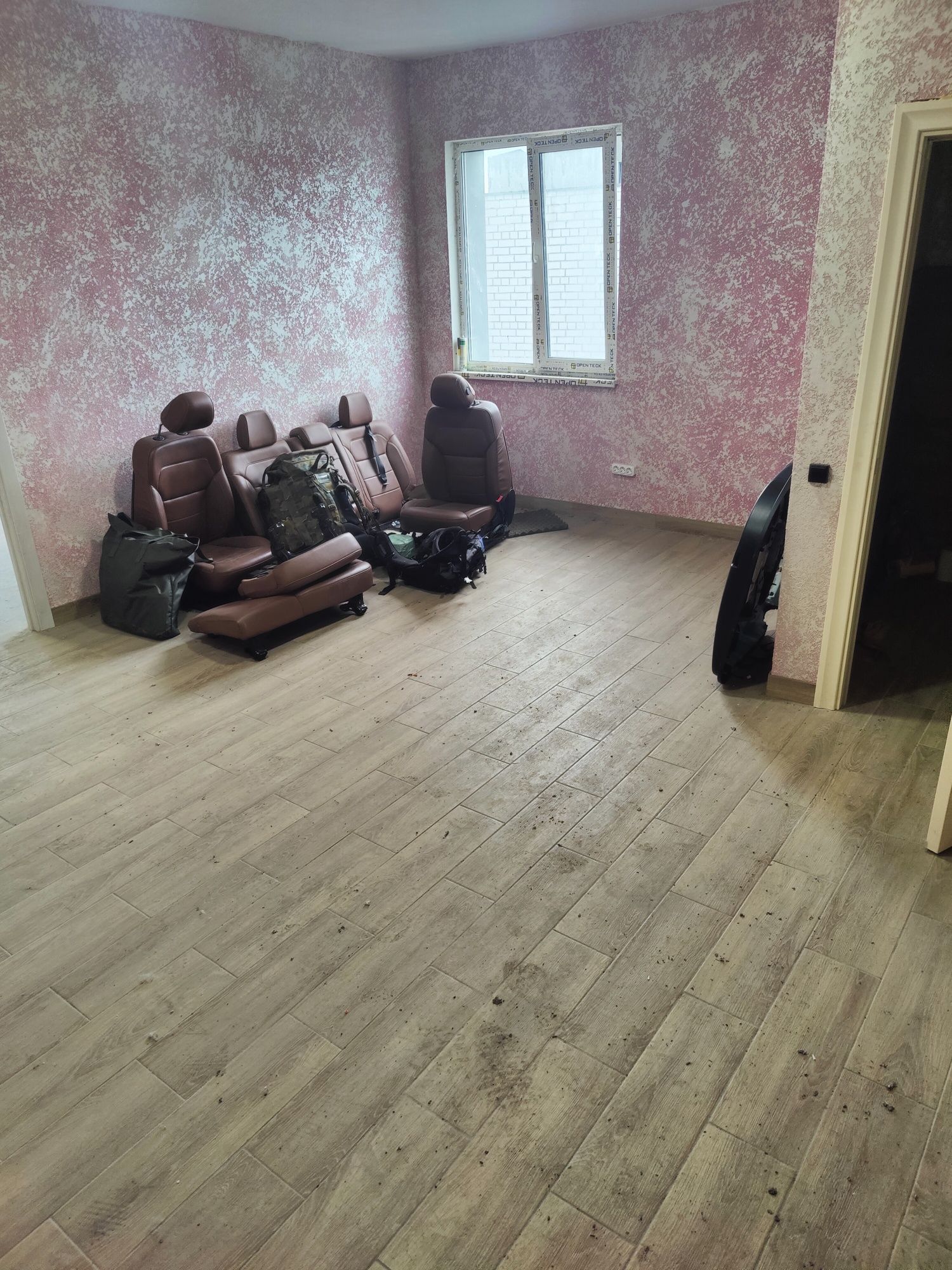Гараж 130м, 2 поверхи + підвал