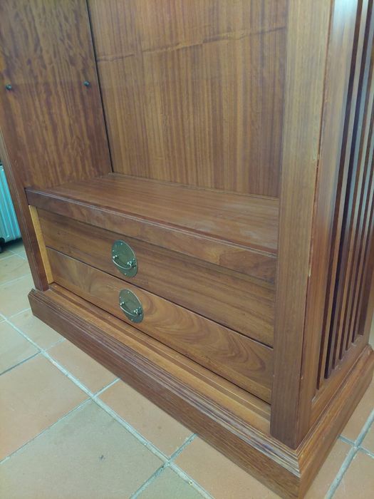 Movel em madeira maciço