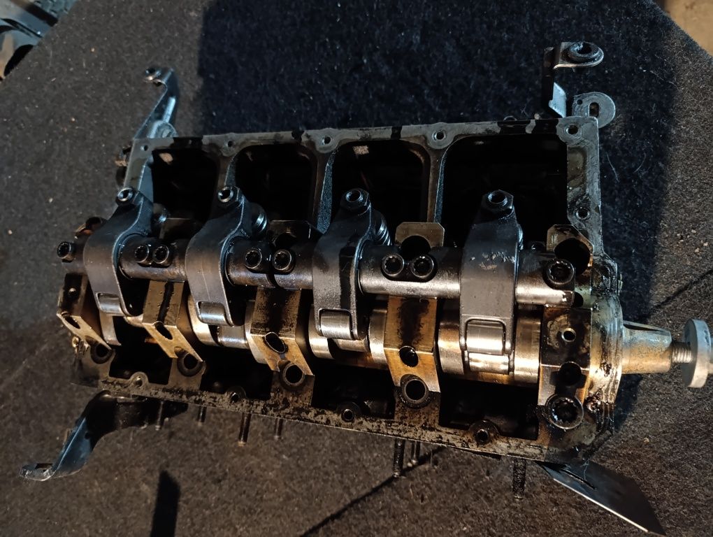 Głowica wałek wtryski wtryskiwacze pompowtryski volkswagen passat b6