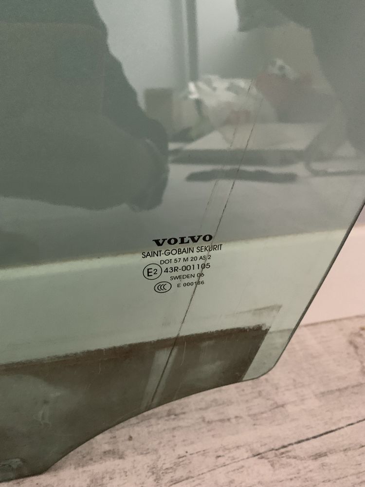 Оригинальное водительское стекло от Volvo V50 2006г