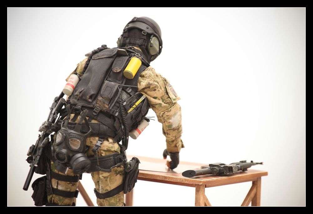 Figurka 1/6 « Operator GROM Multi-Cam OPS».