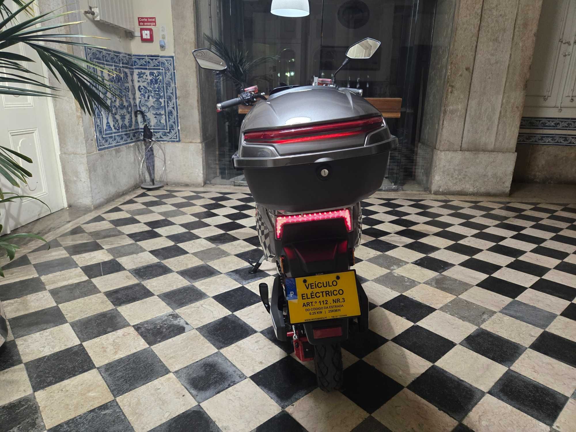 Venda de uma Scooter Raider S4 Sport