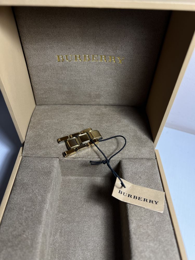 Годинник Burberry, золотий