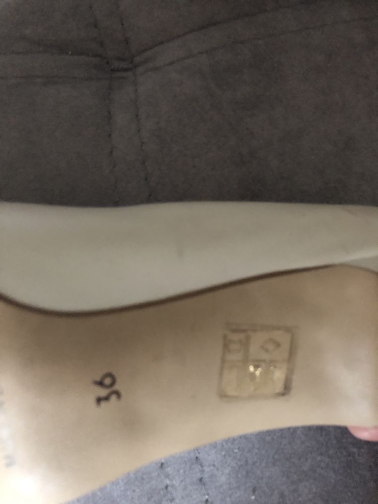 Sapatos brancos que podem ser para noiva n 36 Doriani pronoivas
