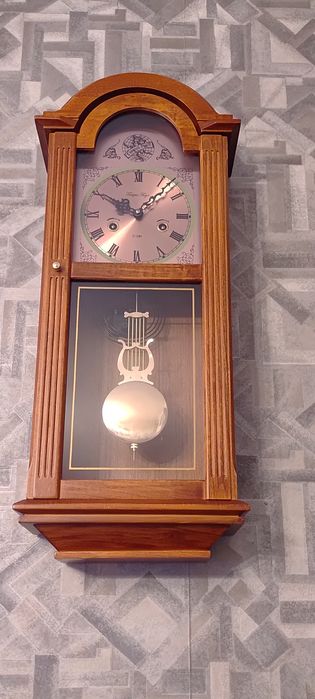 Zegar ścienny nakrecany