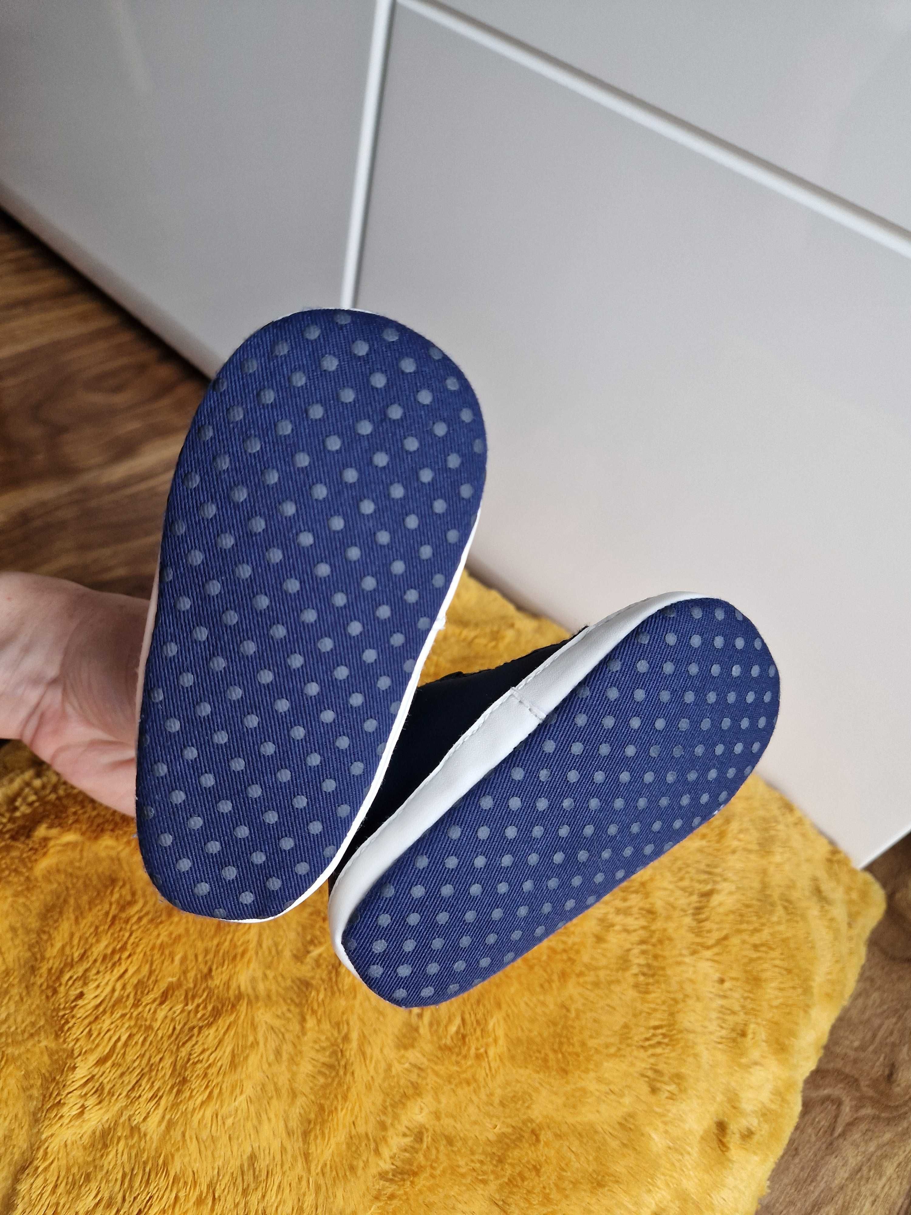 Buciki niemowlęce NIECHODKI r. 20 (12,5cm)